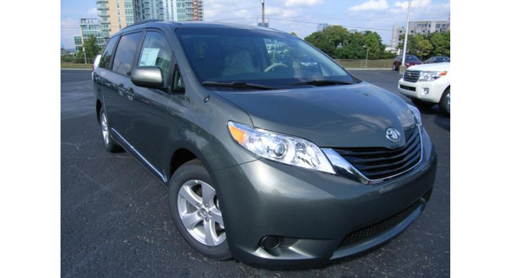 Toyota Sienna LE  3.5 – 2026