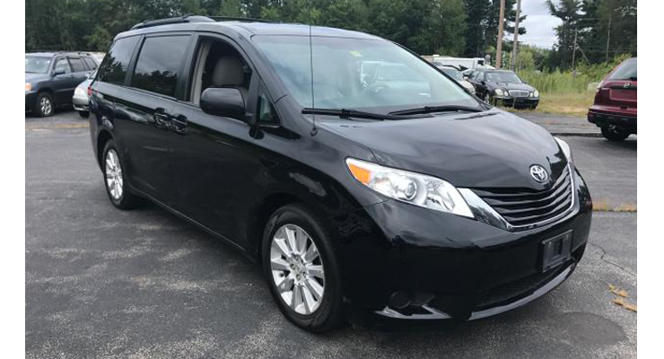 Toyota Sienna LE  3.5 – 2023
